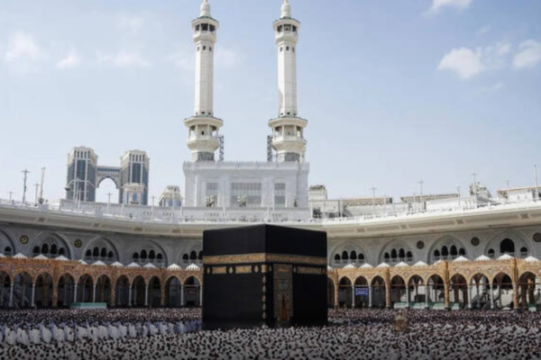 Hajj Ministry Suspends 1,800 Foreign Umrah Travel Agency Contracts