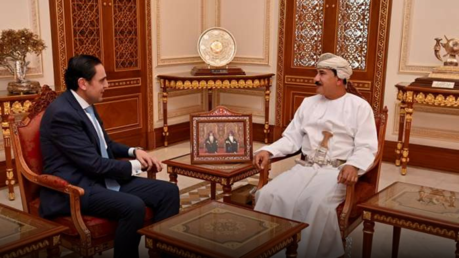 Royal Office Minister meets Lebanese ambassador