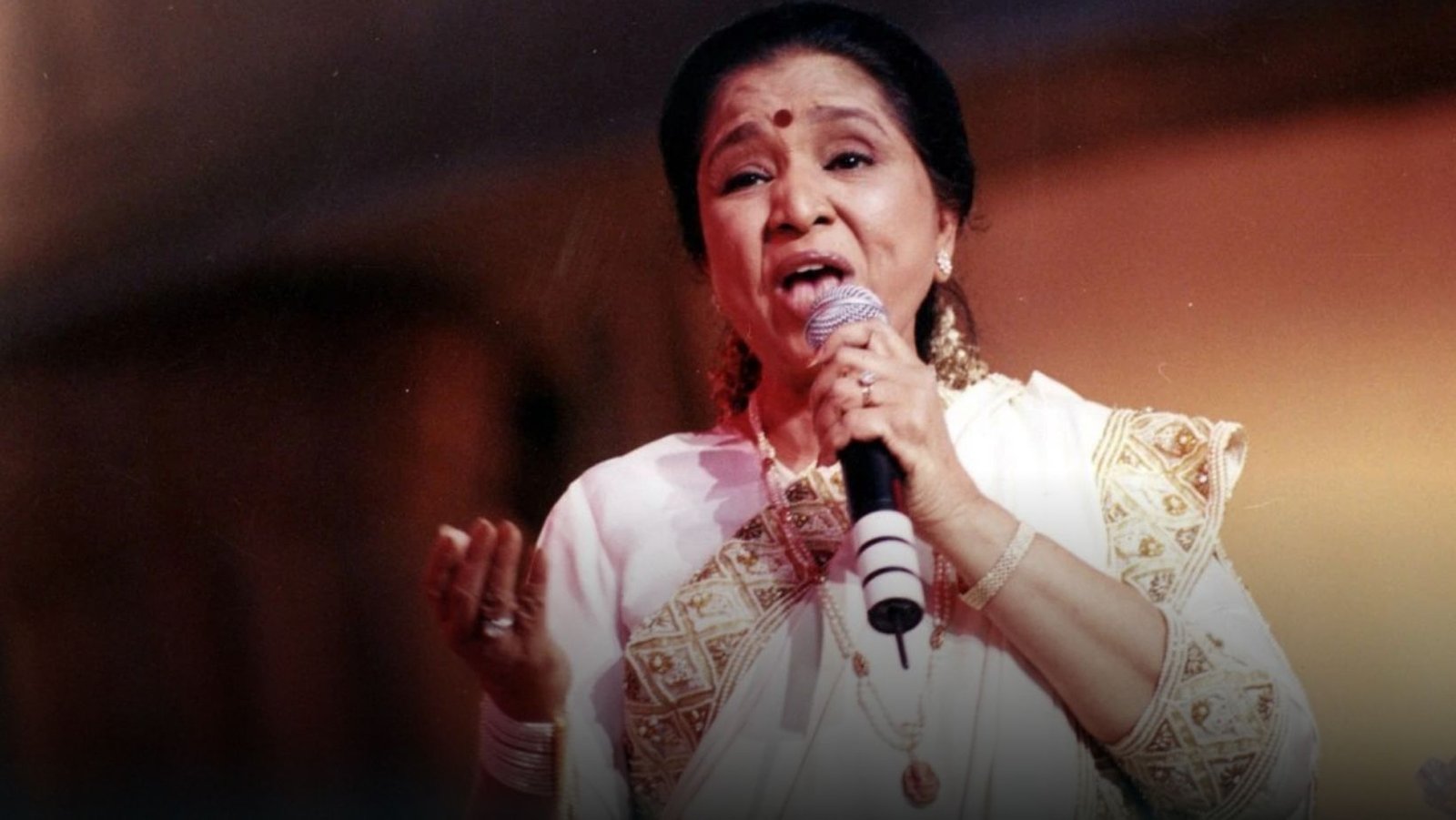 Asha Bhosle death marks end of Bollywood era