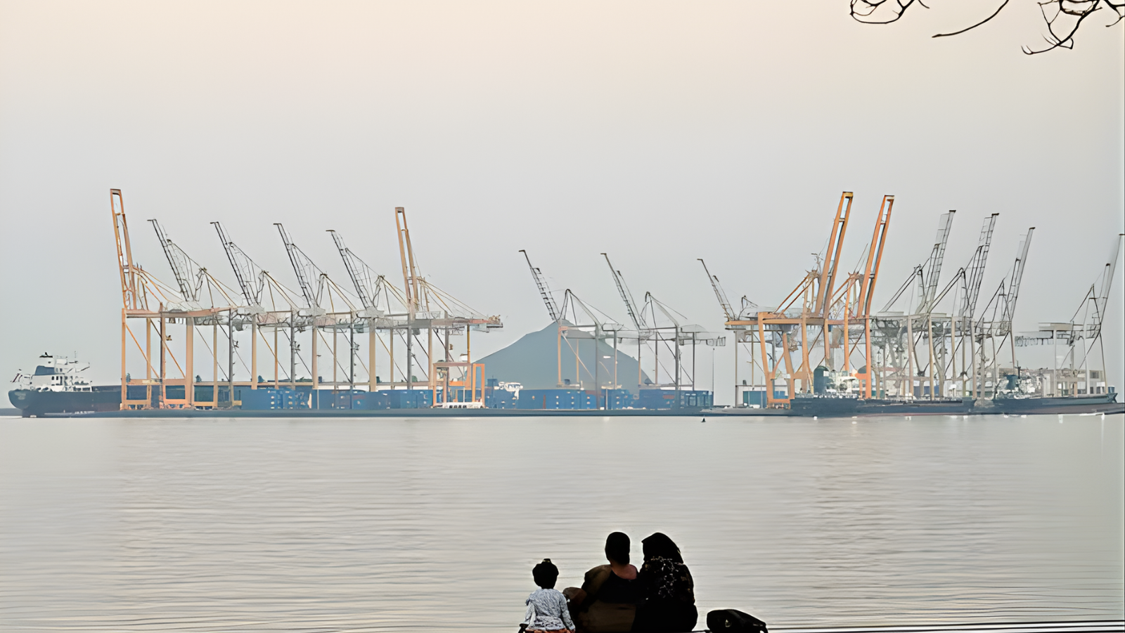 Iranian Drone Attack Targets Du Building in Fujairah