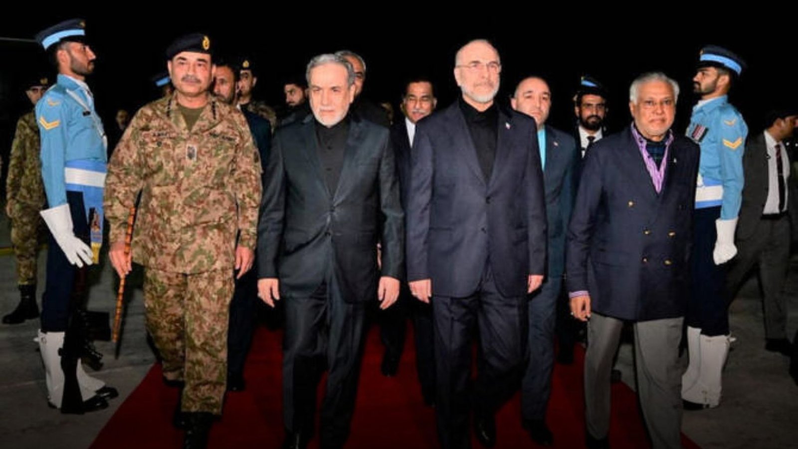 Iran teams in Pakistan for peace talks doubts